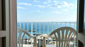 Numana, cielo-terra con meraviglioso giardino vista mare - N254